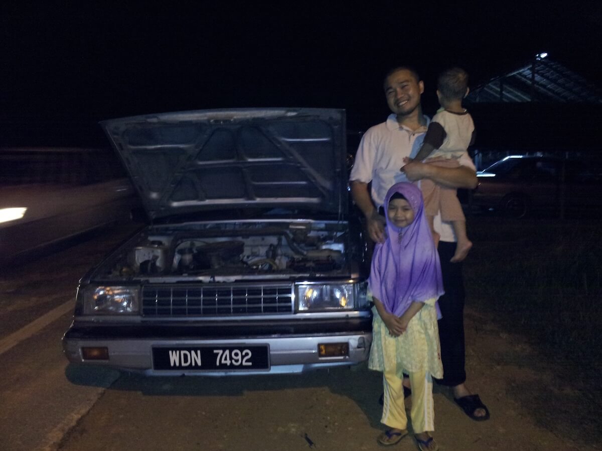 20120923 kereta nissan tersadai